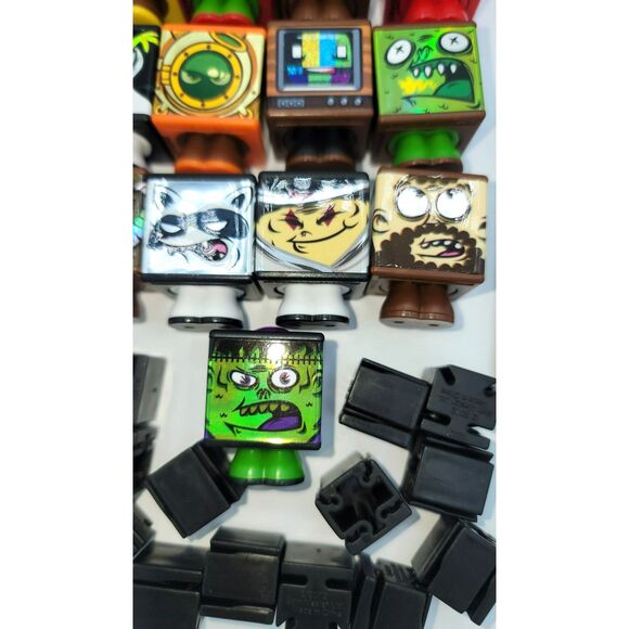 Crazy Cubes by Spin Master (Lot of 17) Square Face Toys with Cards - Picture 6 of 6